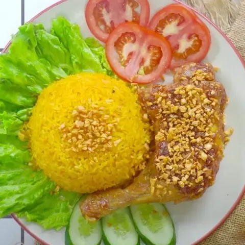 Hình ảnh Cơm gà chiên nước mắm