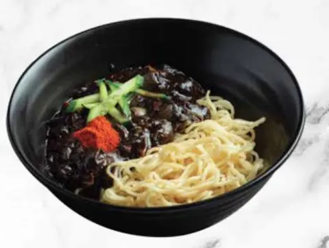 Hình ảnh Mì trộn tương đen