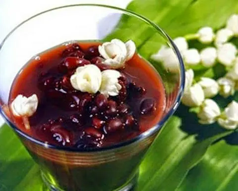 Hình ảnh Nước đậu đỏ đường phèn lá dứa
