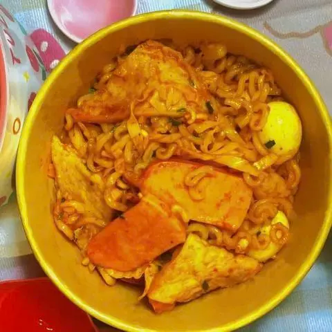 Hình ảnh Mì xào siêu cay Hàn Quốc