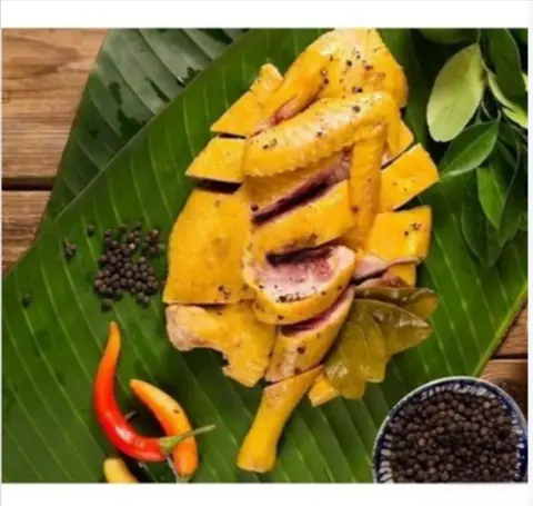 Hình ảnh Gà ủ muối 1/2 con