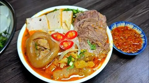 Hình ảnh Bún bò giò heo