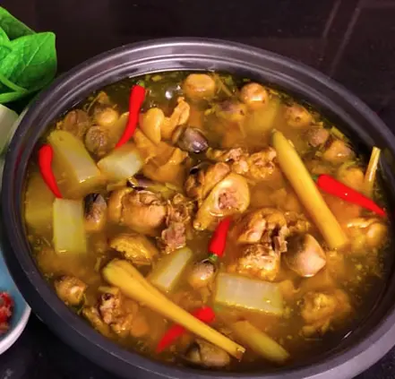 Hình ảnh Lẩu gà hầm sả (3 người ăn)