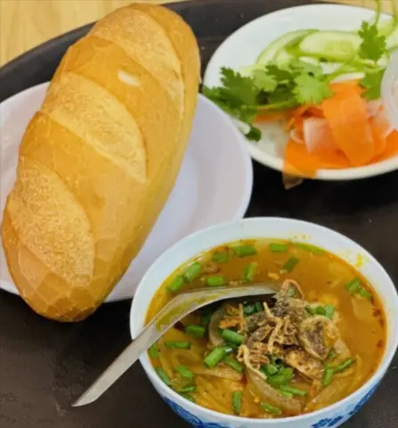 Hình ảnh Bánh mì xíu mại Đà Lạt