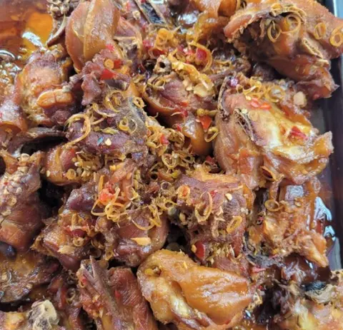 Hình ảnh Cơm gà kho sả
