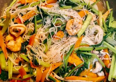 Hình ảnh Bún gạo xào hải sản