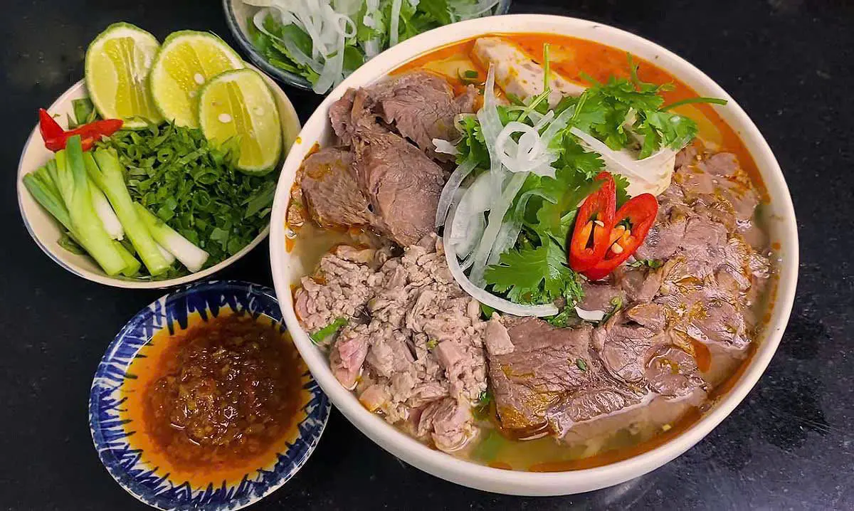 Hình ảnh Bún bò tái