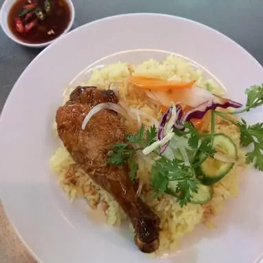 Hình ảnh Cơm đùi gà rô ti