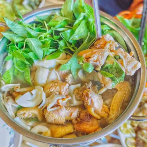 Hình ảnh Lẩu gà lá é - 3 người