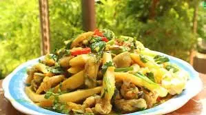 Hình ảnh Ếch xào lá lốt măng chua