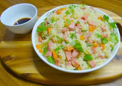 Hình ảnh Cơm chiên xúc xích
