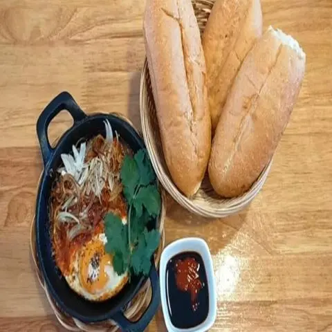 Hình ảnh Bánh mì cá hộp