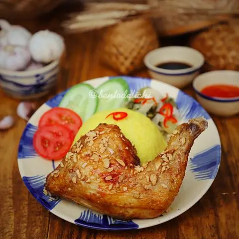 Hình ảnh Cơm Gà Mắm Tỏi (Đùi Lớn Góc Tư)