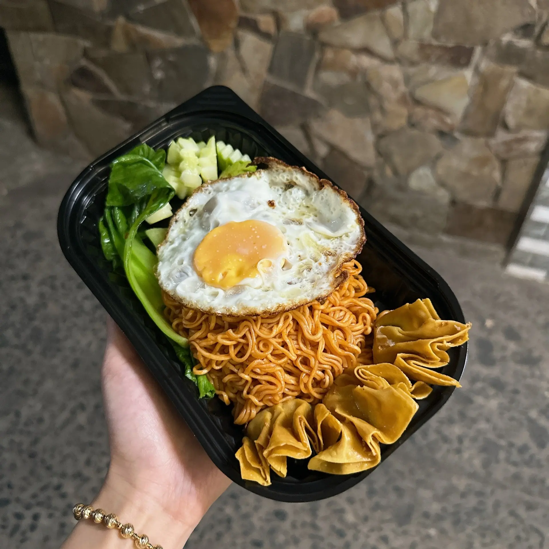 Hình ảnh Mì Trộn Trứng Hoành Thánh “Siêu” Phô Mai