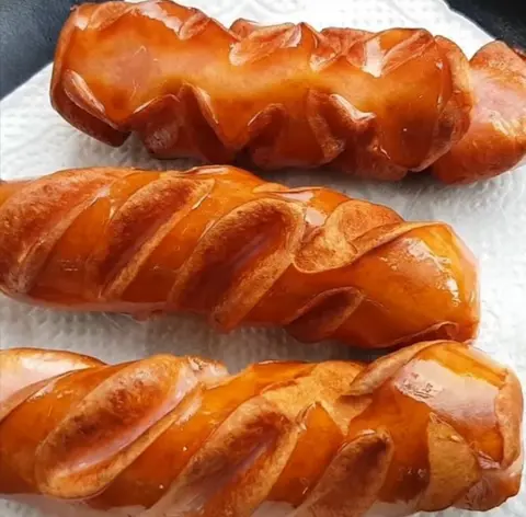 Hình ảnh Xúc xích Đức chiên