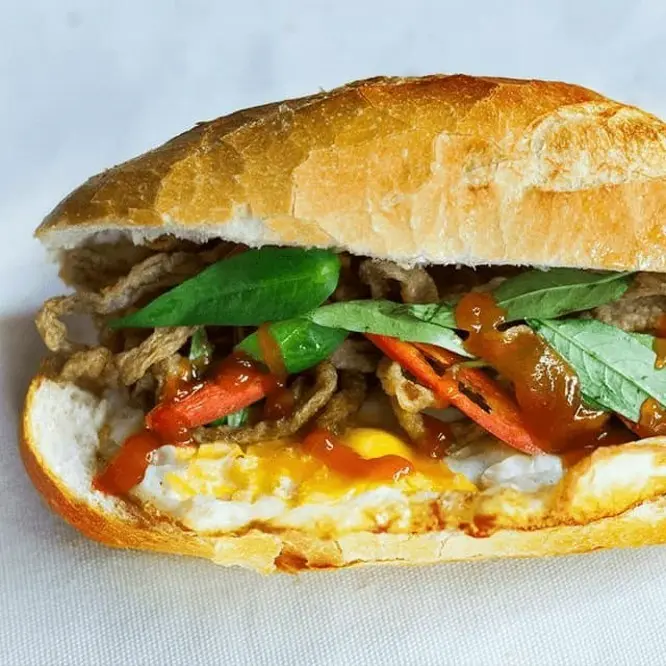 Hình ảnh Bánh mì chả trứng