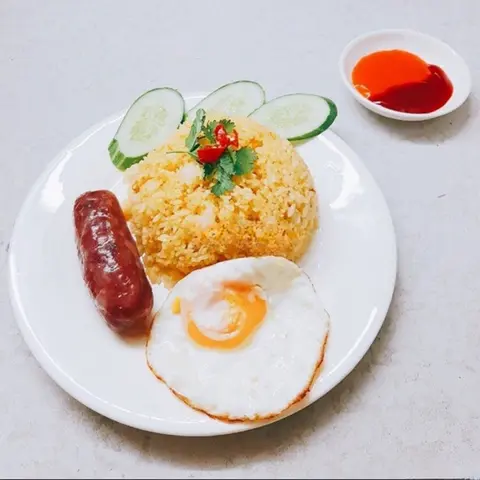Hình ảnh Cơm chiên lạp xưởng - trứng ốp la