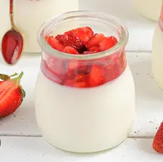 Hình ảnh Sữa chua dâu