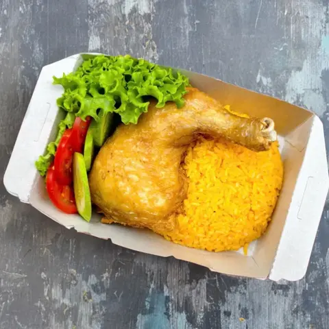 Hình ảnh Cơm chiên đùi gà xối mỡ