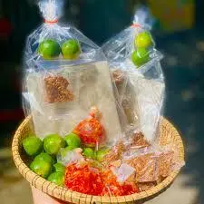 Hình ảnh Bánh tráng trộn phơi sương lục vị