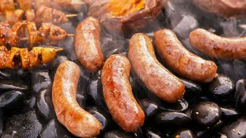 Hình ảnh Lạp xưởng nướng đá