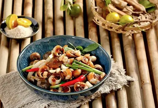 Hình ảnh Ốc mỡ xào me