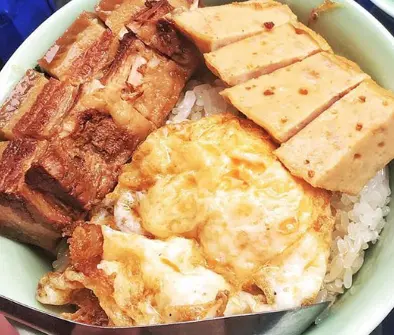 Hình ảnh Xôi Thịt Kho Chả Mỡ Pate