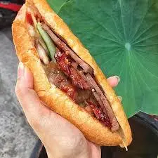 Hình ảnh Bánh mì chả bò - pate bơ