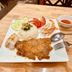 Hình ảnh Cơm tấm sườn chả