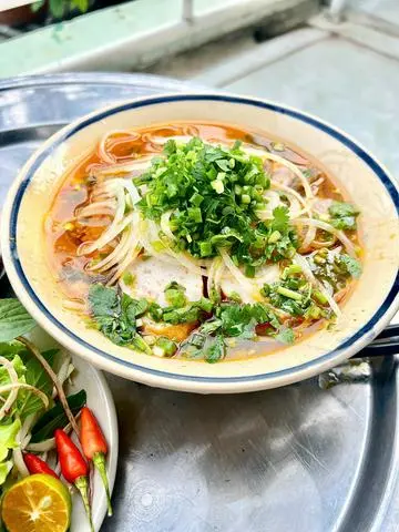 Hình ảnh Bún bò bắp nạm chả gân