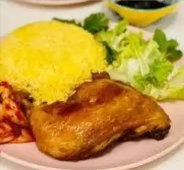 Hình ảnh Cơm chiên đùi gà góc tư mắm tỏi