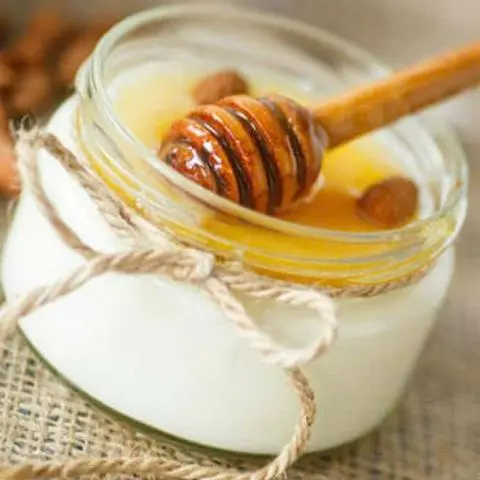 Hình ảnh Yogurt phô mai mật ong - hũ