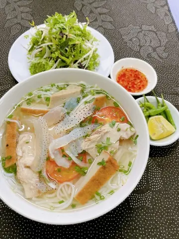 Hình ảnh Bún chả cá đặc biệt
