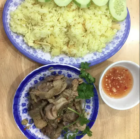 Hình ảnh Cơm gà ta kho sả ớt