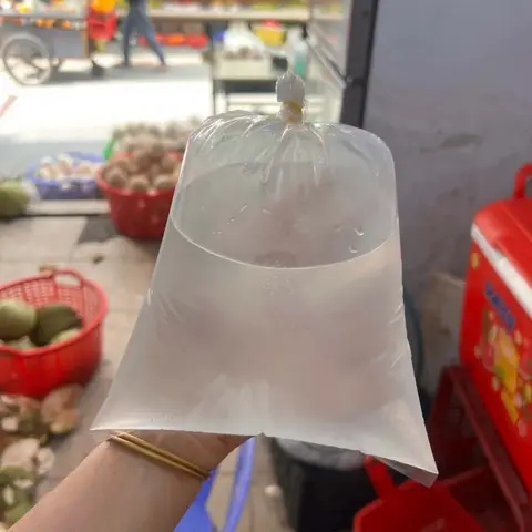 Hình ảnh 1 lít nước dừa tươi