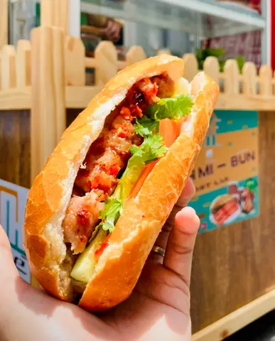Hình ảnh Bánh mì thịt lụi