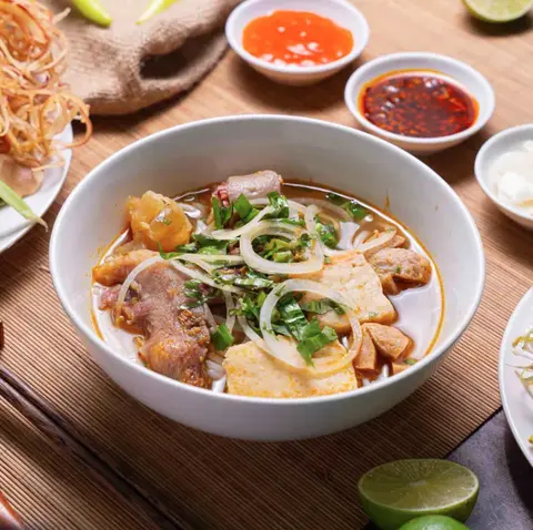 Hình ảnh Bún bò nạm - bò viên