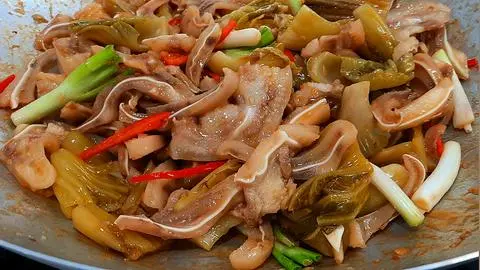 Hình ảnh Tai heo xào cải chua
