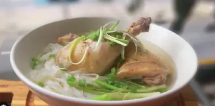 Hình ảnh Phở gà đùi