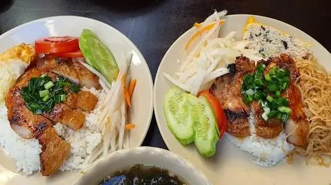 Hình ảnh Cơm sườn bì trứng