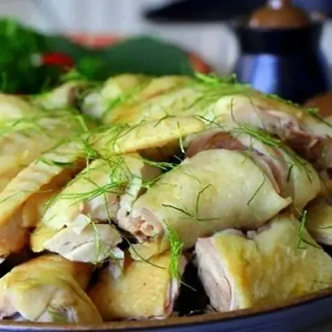 Hình ảnh Gà hấp hành nửa con chặt sẵn