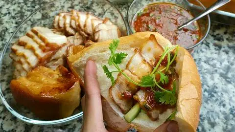 Hình ảnh Bánh mì thịt khìa