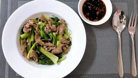 Hình ảnh Cơm bò xào cải thìa