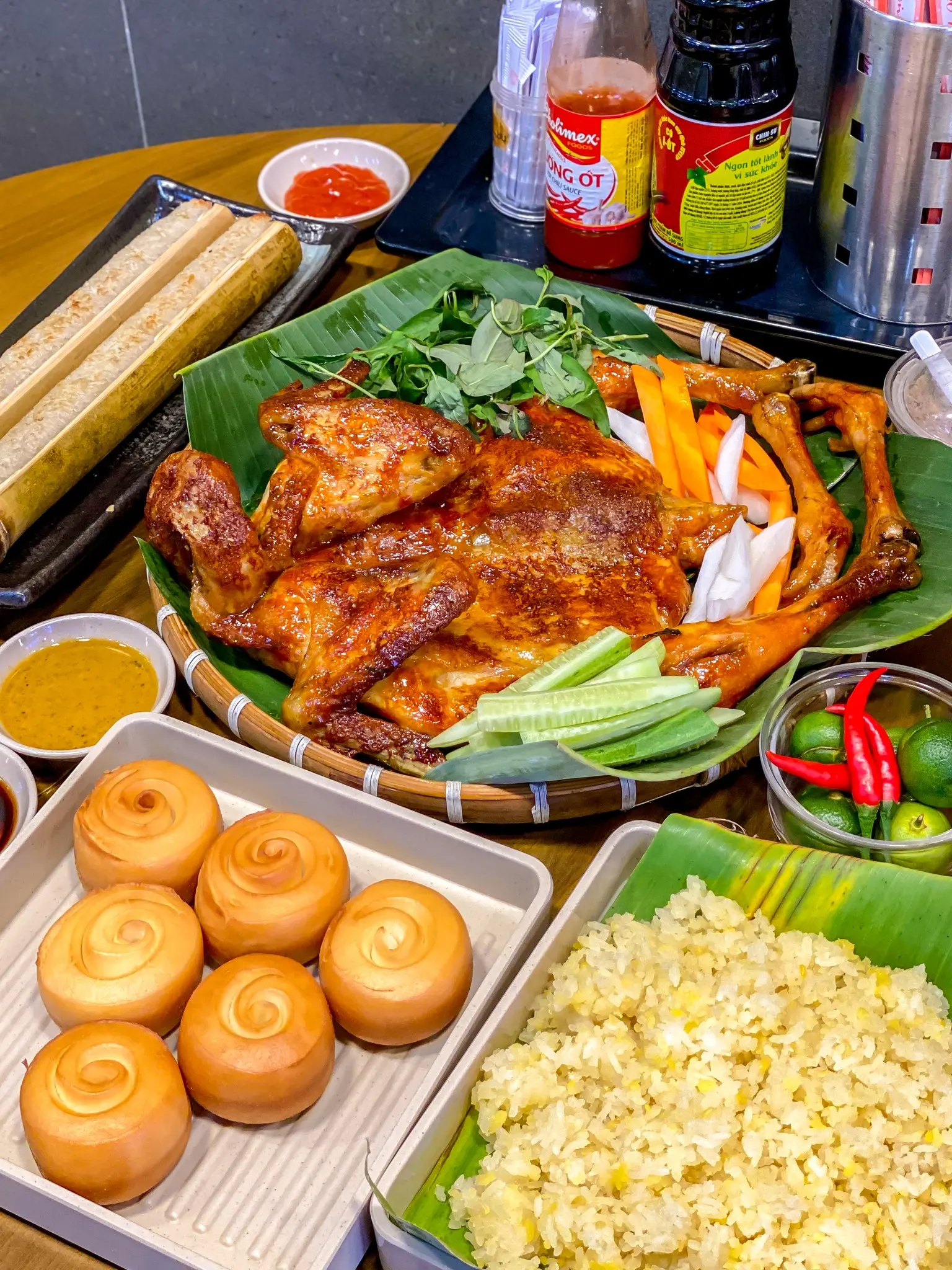 Hình ảnh Combo gà nướng mắm nhĩ - 6 bánh bao