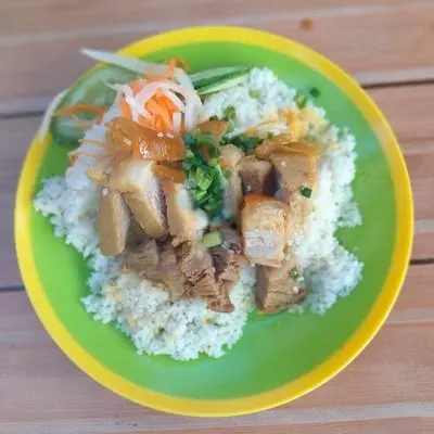 Hình ảnh Cơm heo quay kho