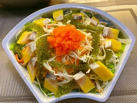 Hình ảnh Salad Cá Trích Ép Trứng