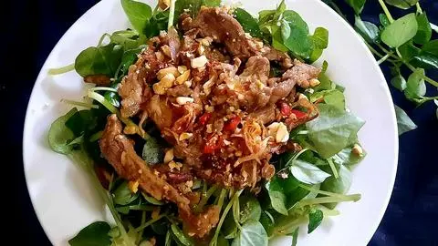Hình ảnh Bắp bò trộn rau càng cua