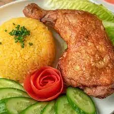 Hình ảnh Cơm chiên gà một góc tư