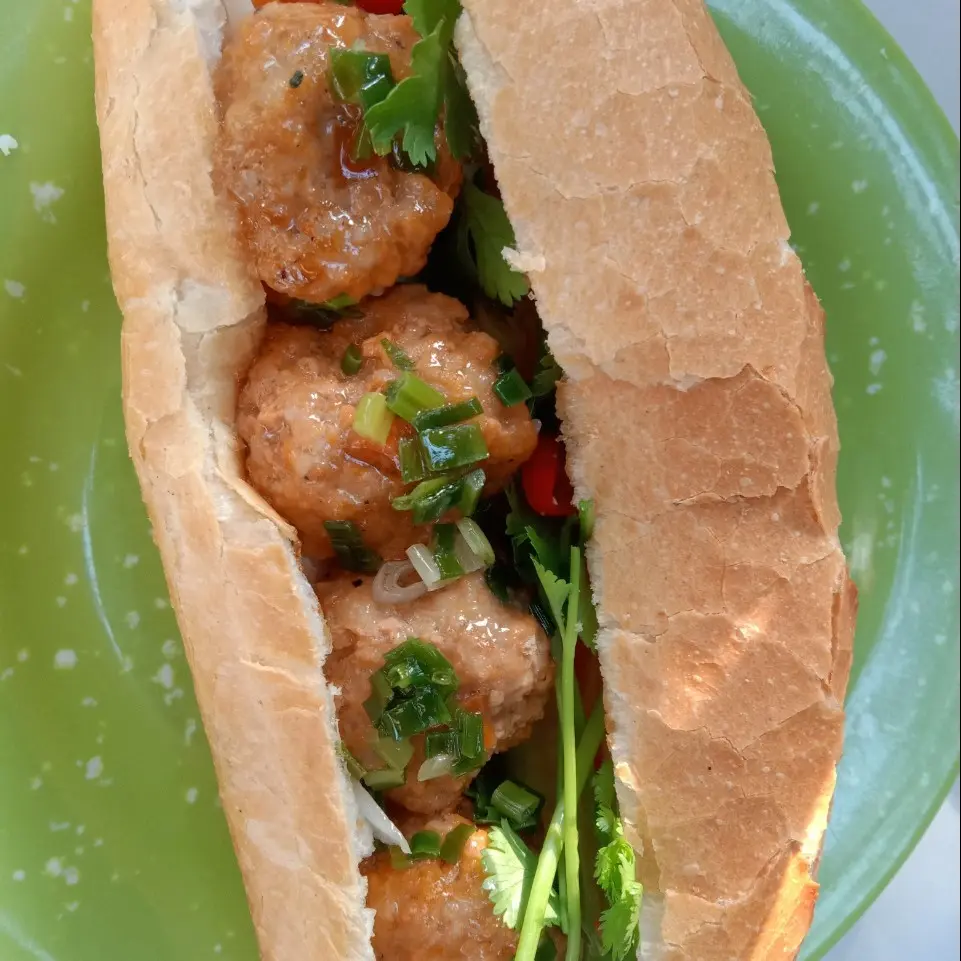 Hình ảnh Bánh mì xíu mại