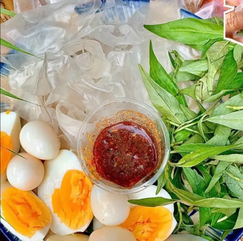 Hình ảnh Bánh tráng chấm sốt muối gánh
